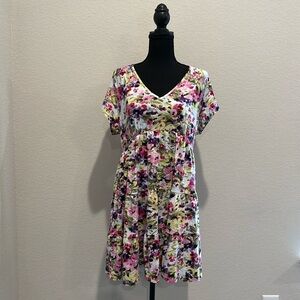 Emma & Michele Multi-Colored V-Neck Floral Pullover Short Sleeve Dress.